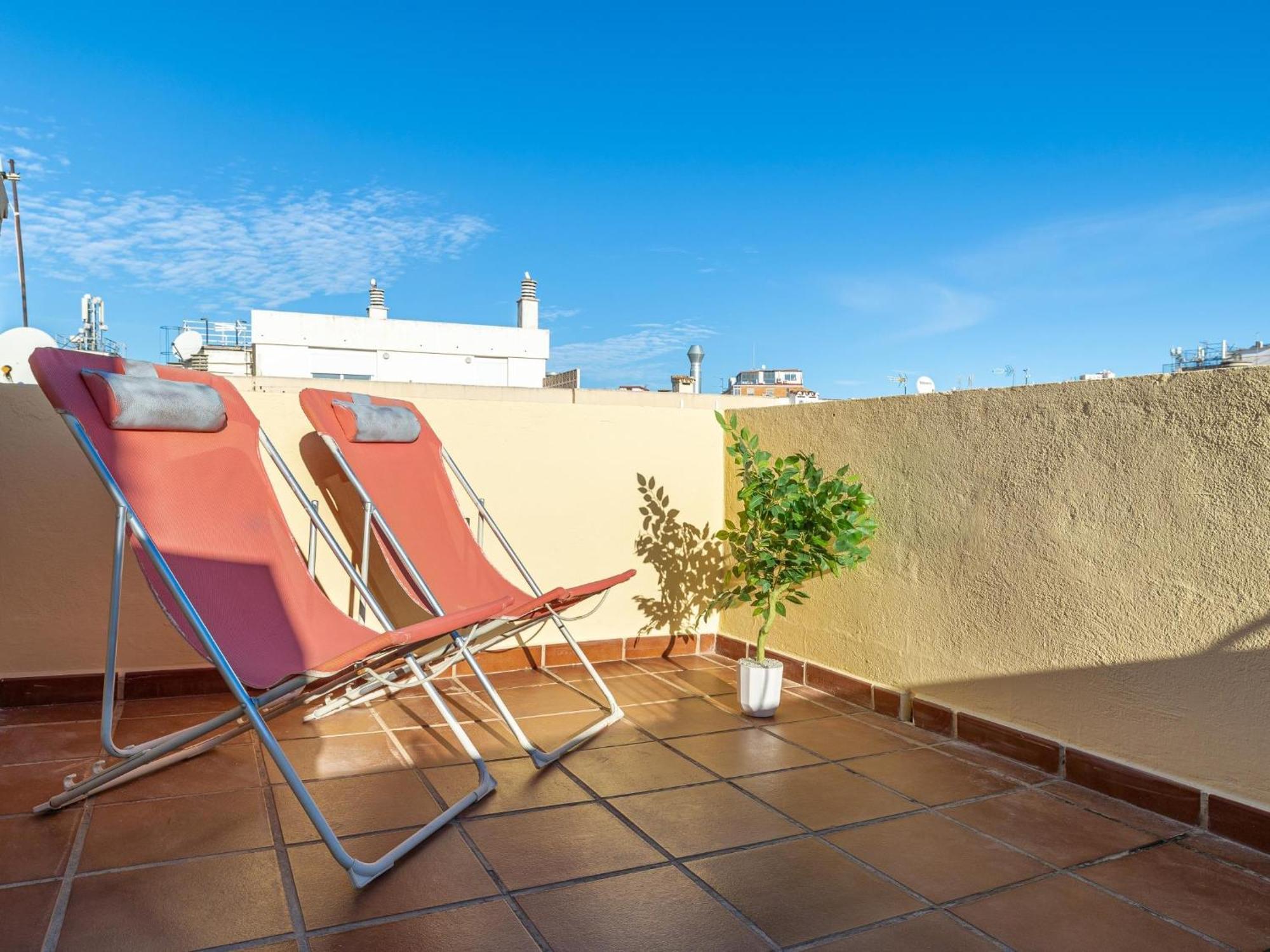 H2M Lazcano With Sunny Terrace In Old Town Málaga Buitenkant foto